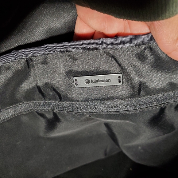 Lululemon Tote In Black Pull Zip - Picture 6 of 13